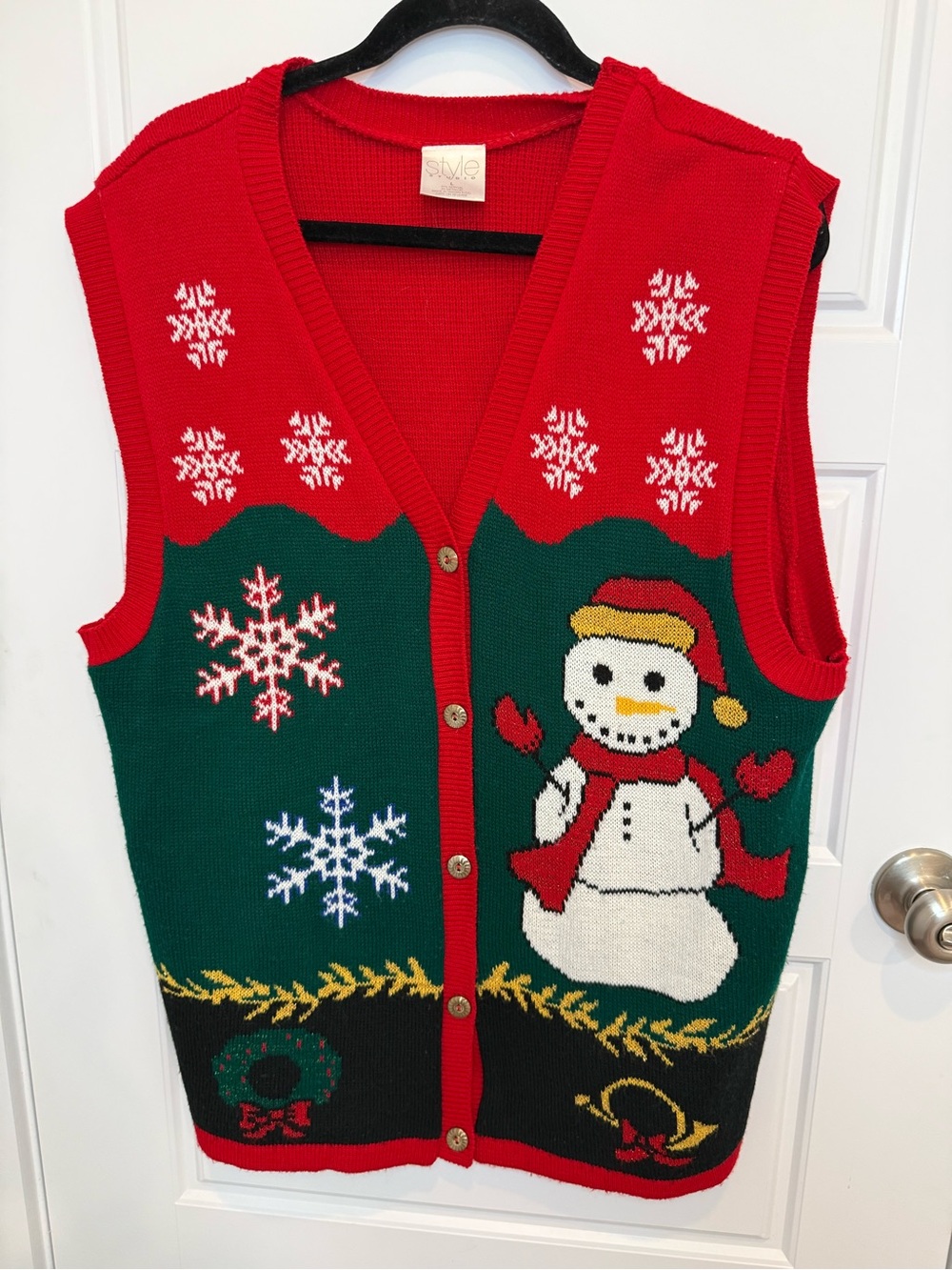 STYLE STUDIO Ugly Christmas Sweater Vest Size Large Snowman Print Button Up VTG
